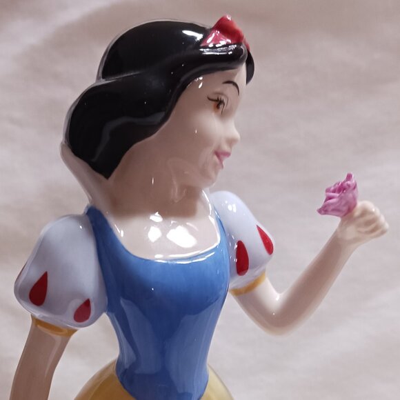 Excellent Condition Vintage Royal Doulton Snow White Figurine - Picture 2 of 6